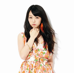 ファイル:ノースリーブス Lie 峯岸みなみ.jpg
