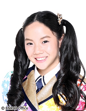 ファイル:2017年BNK48プロフィール Sawitchaya Kajonrungsilp 3.jpg
