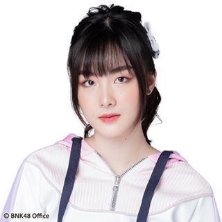ファイル:2019年BNK48プロフィール Manipa Roopanya.jpg