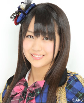 ファイル:2012年AKB48プロフィール 篠崎彩奈 2.jpg