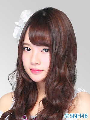 ファイル:2015年SNH48プロフィール 何晓玉 3.jpg