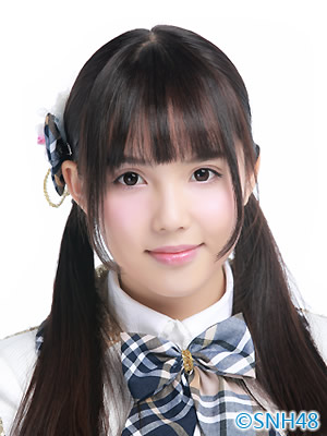 ファイル:2015年SNH48プロフィール 杨韫玉.jpg