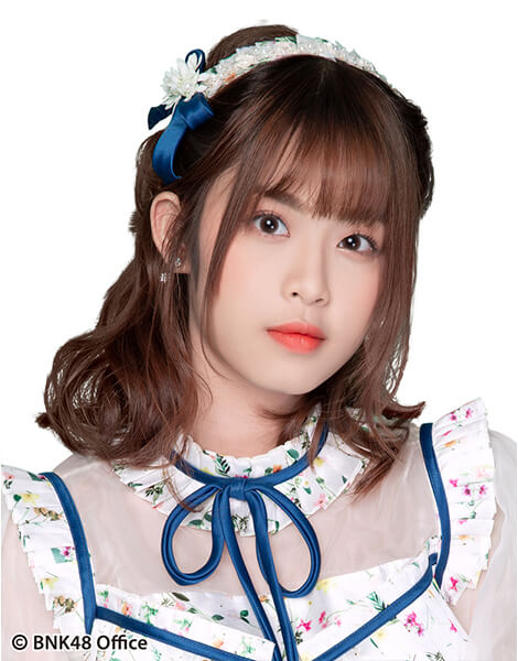 ファイル:2018年BNK48プロフィール Pimrapat Phadungwatanachok 2.jpg