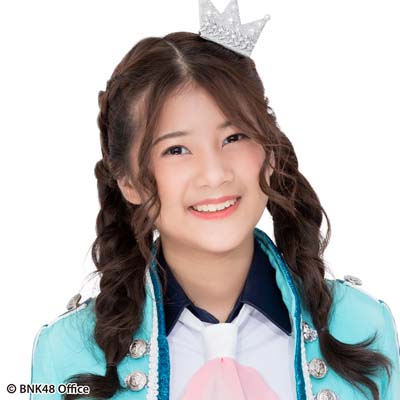 ファイル:2018年BNK48プロフィール Korapat Nilprapa 3.jpg