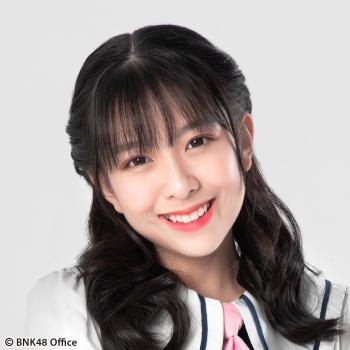 ファイル:2018年BNK48プロフィール Nannaphas Loetnamchoetsakun 1.jpg