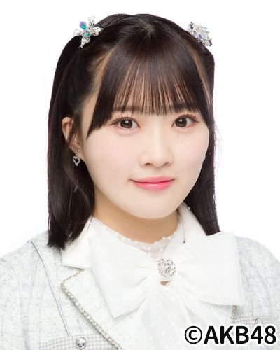 ファイル:2022年AKB48プロフィール 山根涼羽.jpg