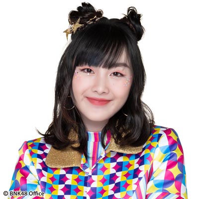 ファイル:2019年BNK48プロフィール Manipa Roopanya 1.jpg