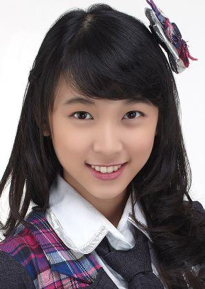 ファイル:2015年JKT48プロフィール Elaine Hartanto.jpg