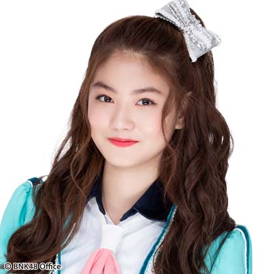 ファイル:2018年BNK48プロフィール Kamonthida Rotthawinithi 3.jpg