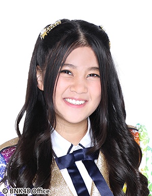 ファイル:2017年BNK48プロフィール Korapat Nilprapa 3.jpg