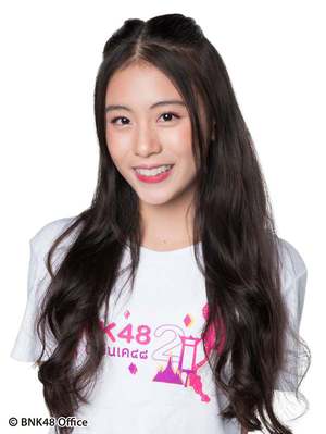 ファイル:2018年BNK48プロフィール Natticha Chantaravareelekha.jpg