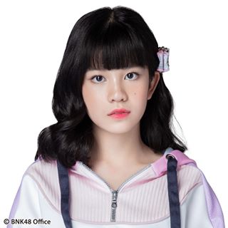 ファイル:2019年BNK48プロフィール Ratah Chinkrajangkit.jpg