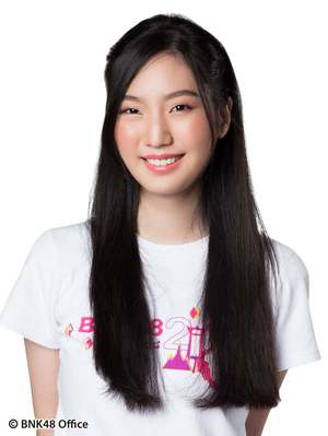 ファイル:2018年BNK48プロフィール Dusita Kitisarakulchai.jpg