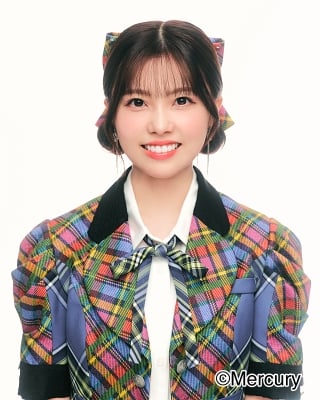 ファイル:2025年HKT48プロフィール 地頭江音々.jpg
