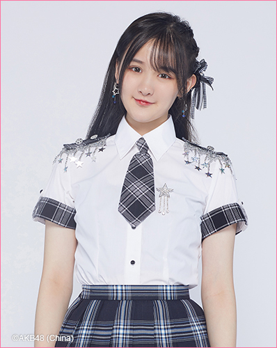 ファイル:2019年AKB48 Team SHプロフィール 王雨朵 1.jpg