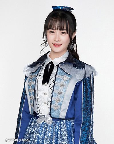 ファイル:2018年AKB48 Team SHプロフィール 董芳池 2.jpg