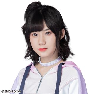 ファイル:2019年BNK48プロフィール Panisa Srilaloeng.jpg
