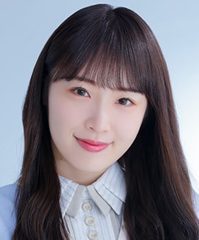 ファイル:2021年乃木坂46プロフィール 高山一実 2.jpg