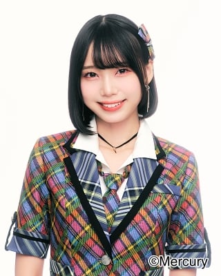 ファイル:2025年HKT48プロフィール 梁瀬鈴雅.jpg
