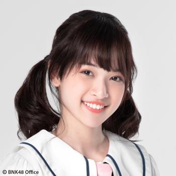 ファイル:2018年BNK48プロフィール Chanyapuk Numprasop 1.jpg