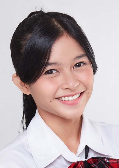 ファイル:2018年JKT48プロフィール Riska Amelia Putri 1.jpg