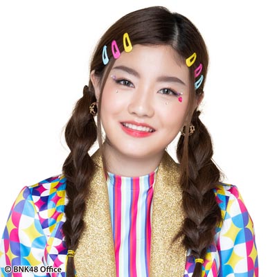 ファイル:2019年BNK48プロフィール Kamonthida Rotthawinithi 1.jpg