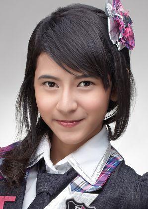 ファイル:2015年JKT48プロフィール Ayu Safira Oktaviani.jpg