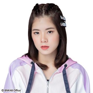 ファイル:2019年BNK48プロフィール Weeraya Zhang.jpg