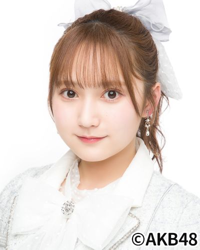 ファイル:2022年AKB48プロフィール 鈴木くるみ.jpg