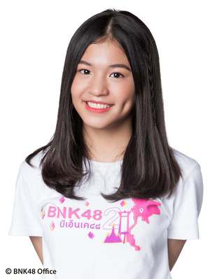 ファイル:2018年BNK48プロフィール Juthamas Khonta.jpg
