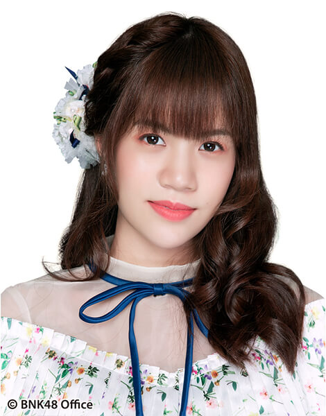 ファイル:2018年BNK48プロフィール Vathusiri Phuwapunyasiri 2.jpg