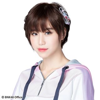 ファイル:2019年BNK48プロフィール Jidrapha Chamchooy.jpg