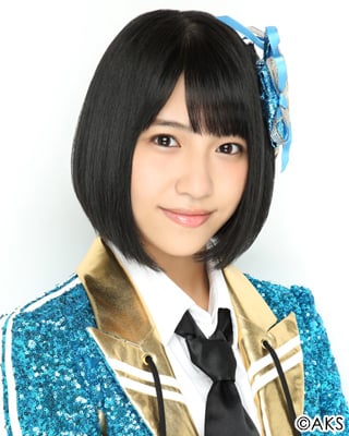 ファイル:2016年HKT48プロフィール 山下エミリー.jpg