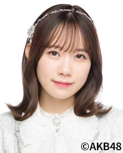 ファイル:2022年AKB48プロフィール 服部有菜.jpg