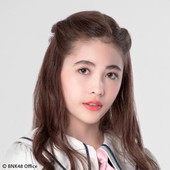 ファイル:2018年BNK48プロフィール Warinrat Yolprasong 1.jpg