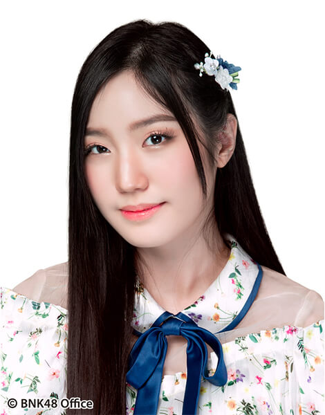 ファイル:2018年BNK48プロフィール Dusita Kitisarakulchai 2.jpg