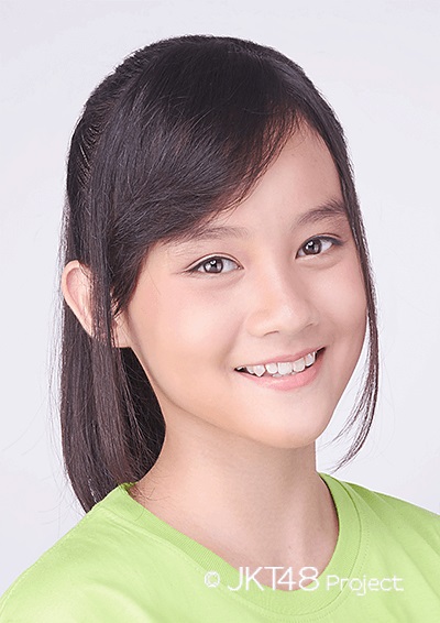 ファイル:2018年JKT48プロフィール Rinanda Syahputri.jpg