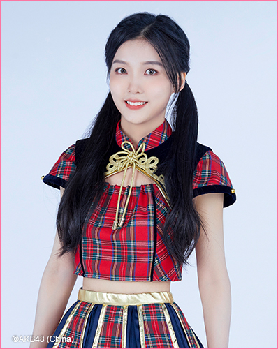 ファイル:2019年AKB48 Team SHプロフィール 孔珂昕 2.jpg