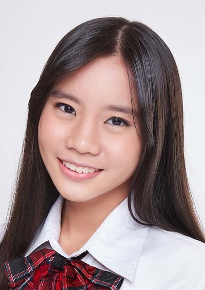 ファイル:2018年JKT48プロフィール Erika Sintia 1.jpg