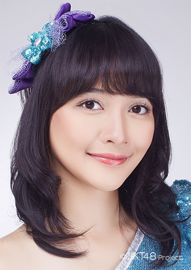 ファイル:2016年JKT48プロフィール Devi Kinal Putri.jpg