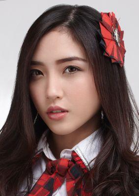 ファイル:2015年JKT48プロフィール Shinta Naomi.jpg