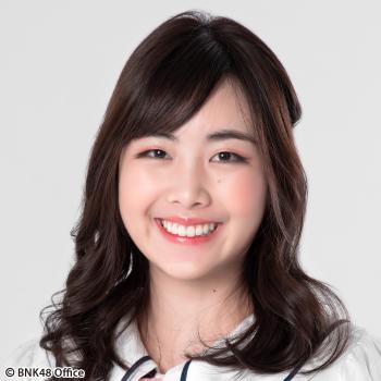 ファイル:2018年BNK48プロフィール Manipa Roopanya 1.jpg
