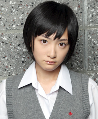 ファイル:2011年乃木坂46プロフィール 生駒里奈.jpg