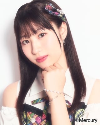 ファイル:2025年HKT48プロフィール 山川万里愛 2.jpg