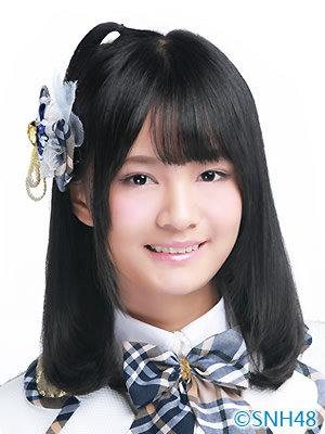 ファイル:2015年SNH48プロフィール 杨冰怡.jpg