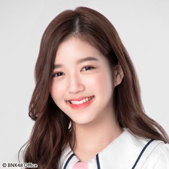 ファイル:2018年BNK48プロフィール Plearnpichaya Komalarajun 1.jpg