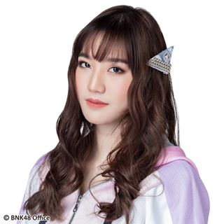 ファイル:2019年BNK48プロフィール Dusita Kitisarakulchai.jpg
