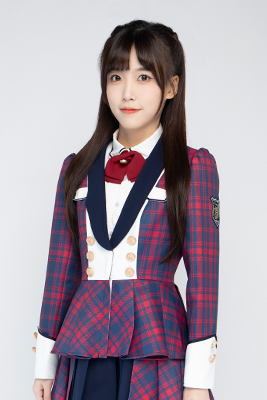 ファイル:2021年AKB48 Team SHプロフィール 孔珂昕 4.jpg
