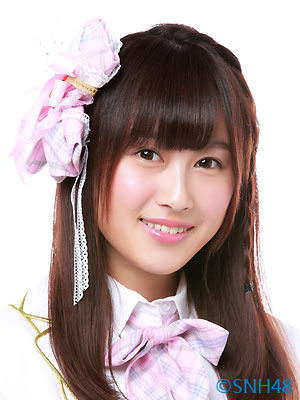 ファイル:2014年SNH48プロフィール 李怡文.jpg