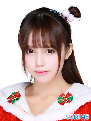 ファイル:2015年SNH48プロフィール 杨韫玉 4.jpg
